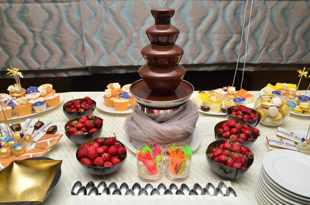Hotel Ramada By Wyndham Bishkek Centre Zewnętrze zdjęcie