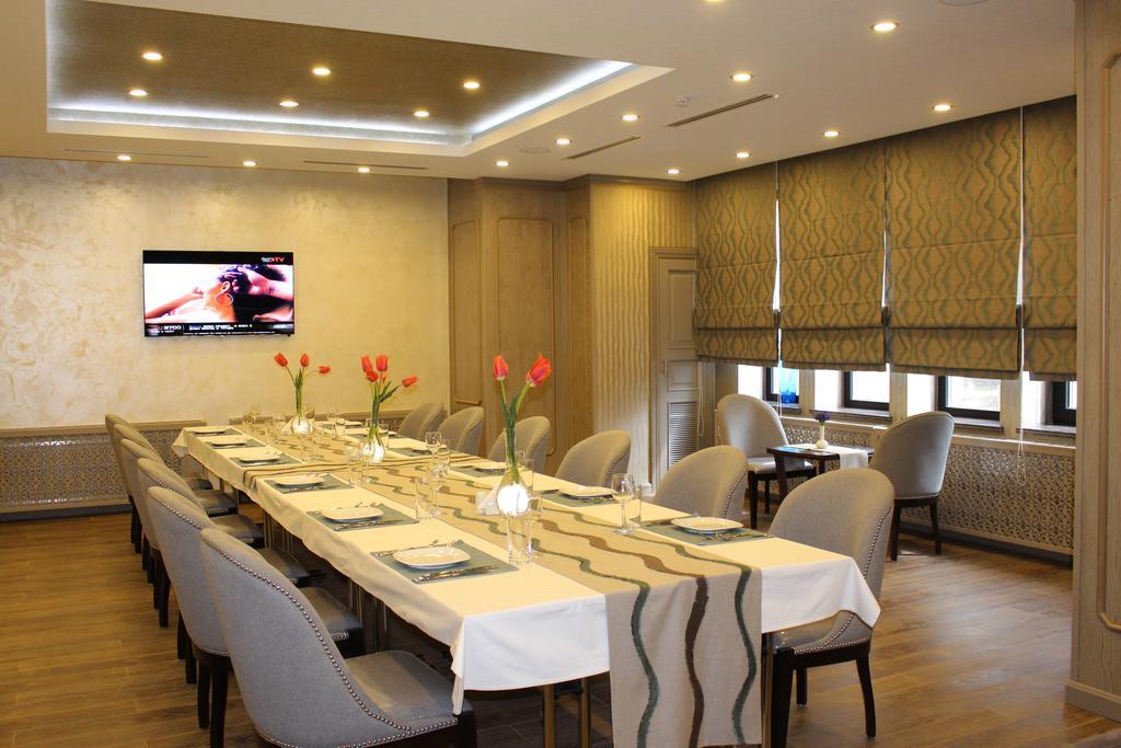 Hotel Ramada By Wyndham Bishkek Centre Zewnętrze zdjęcie