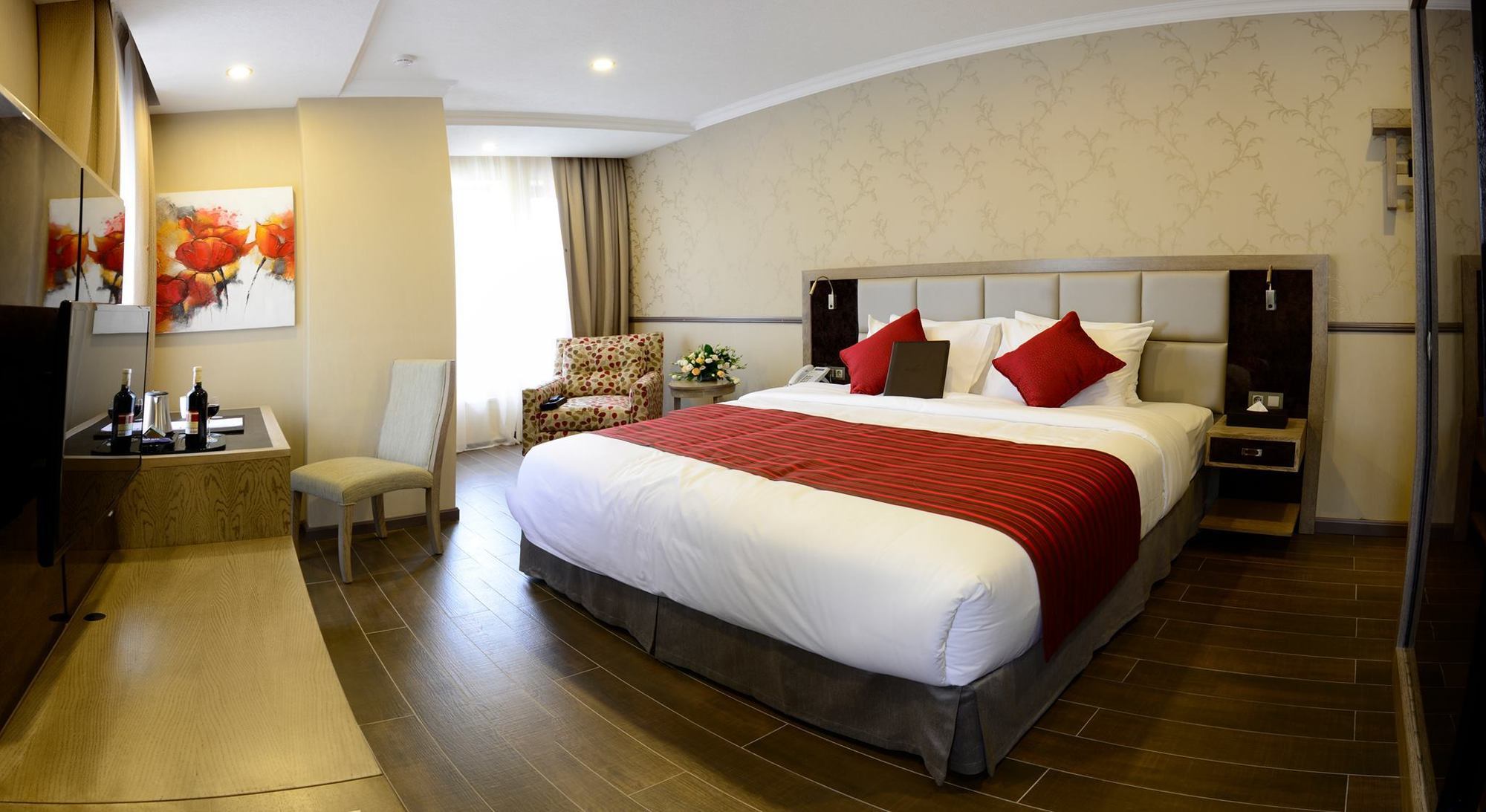 Hotel Ramada By Wyndham Bishkek Centre Zewnętrze zdjęcie