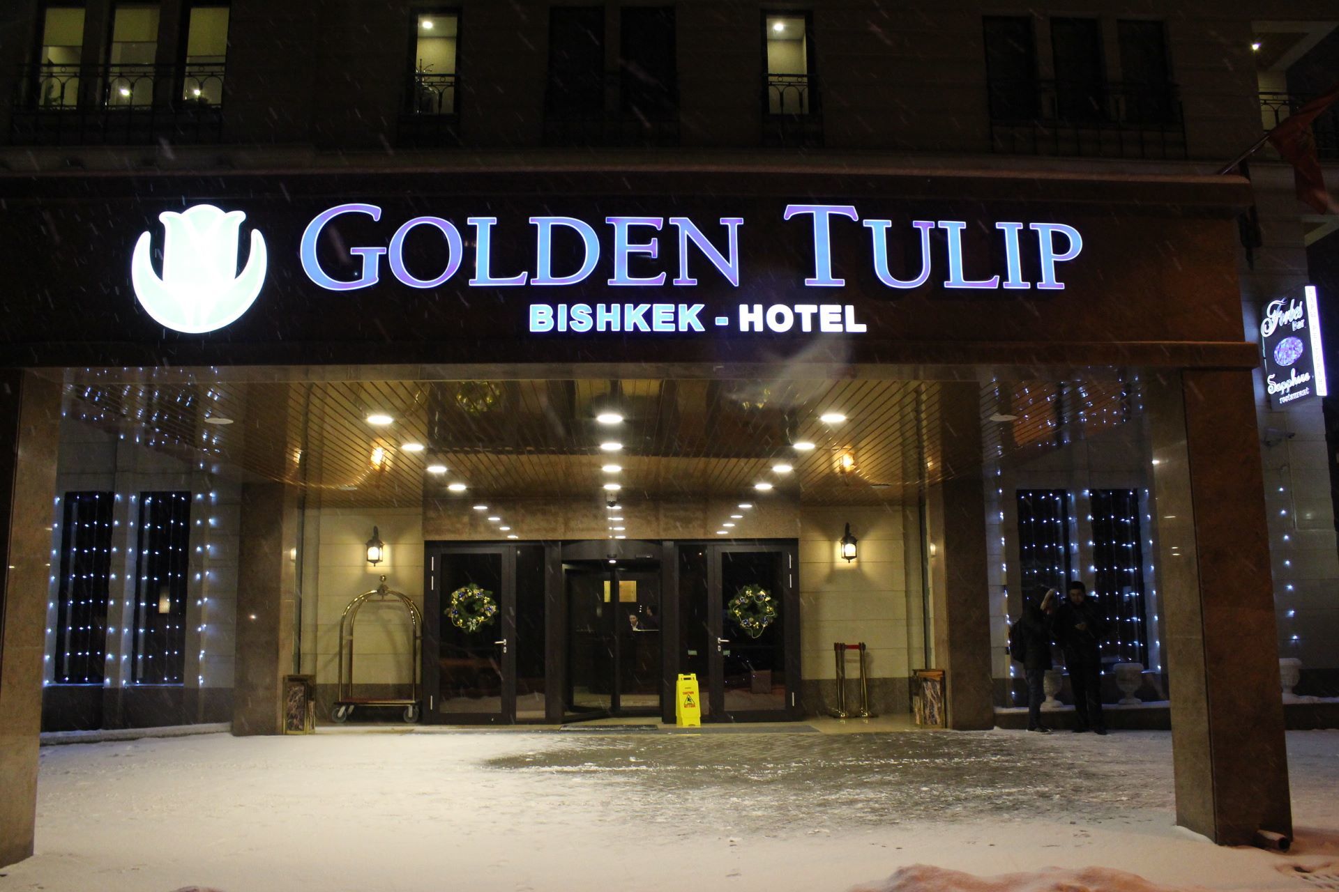 Hotel Ramada By Wyndham Bishkek Centre Zewnętrze zdjęcie