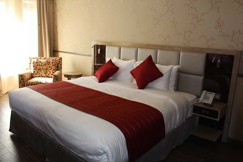 Hotel Ramada By Wyndham Bishkek Centre Zewnętrze zdjęcie