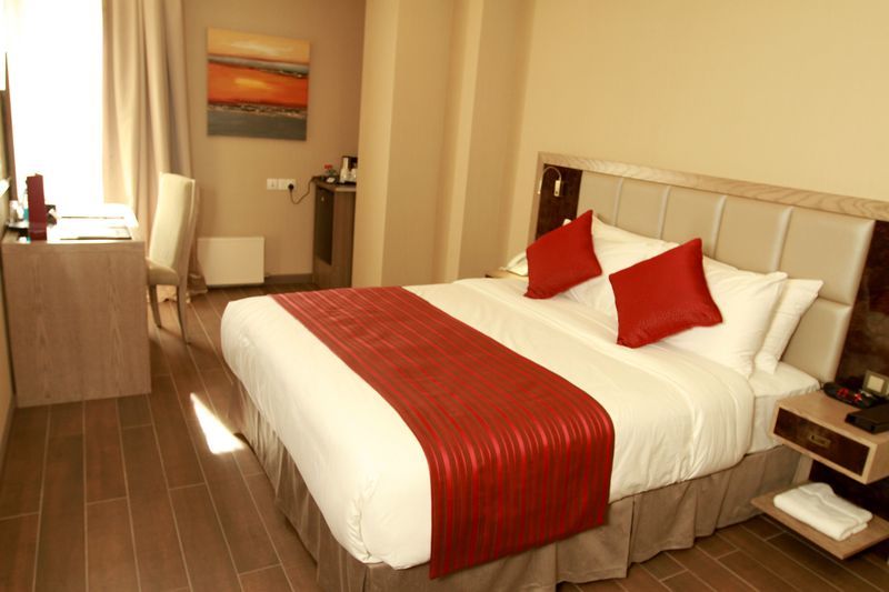 Hotel Ramada By Wyndham Bishkek Centre Zewnętrze zdjęcie