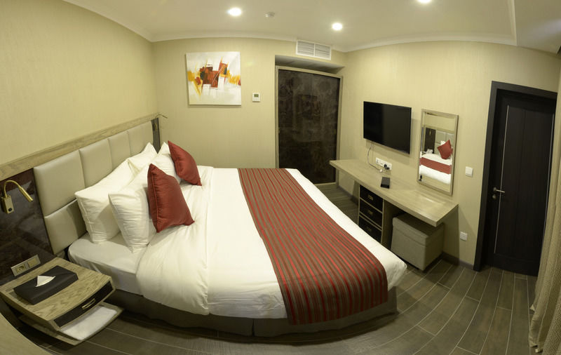 Hotel Ramada By Wyndham Bishkek Centre Zewnętrze zdjęcie