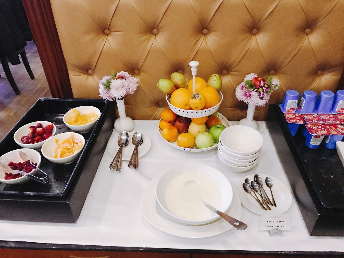 Hotel Ramada By Wyndham Bishkek Centre Zewnętrze zdjęcie