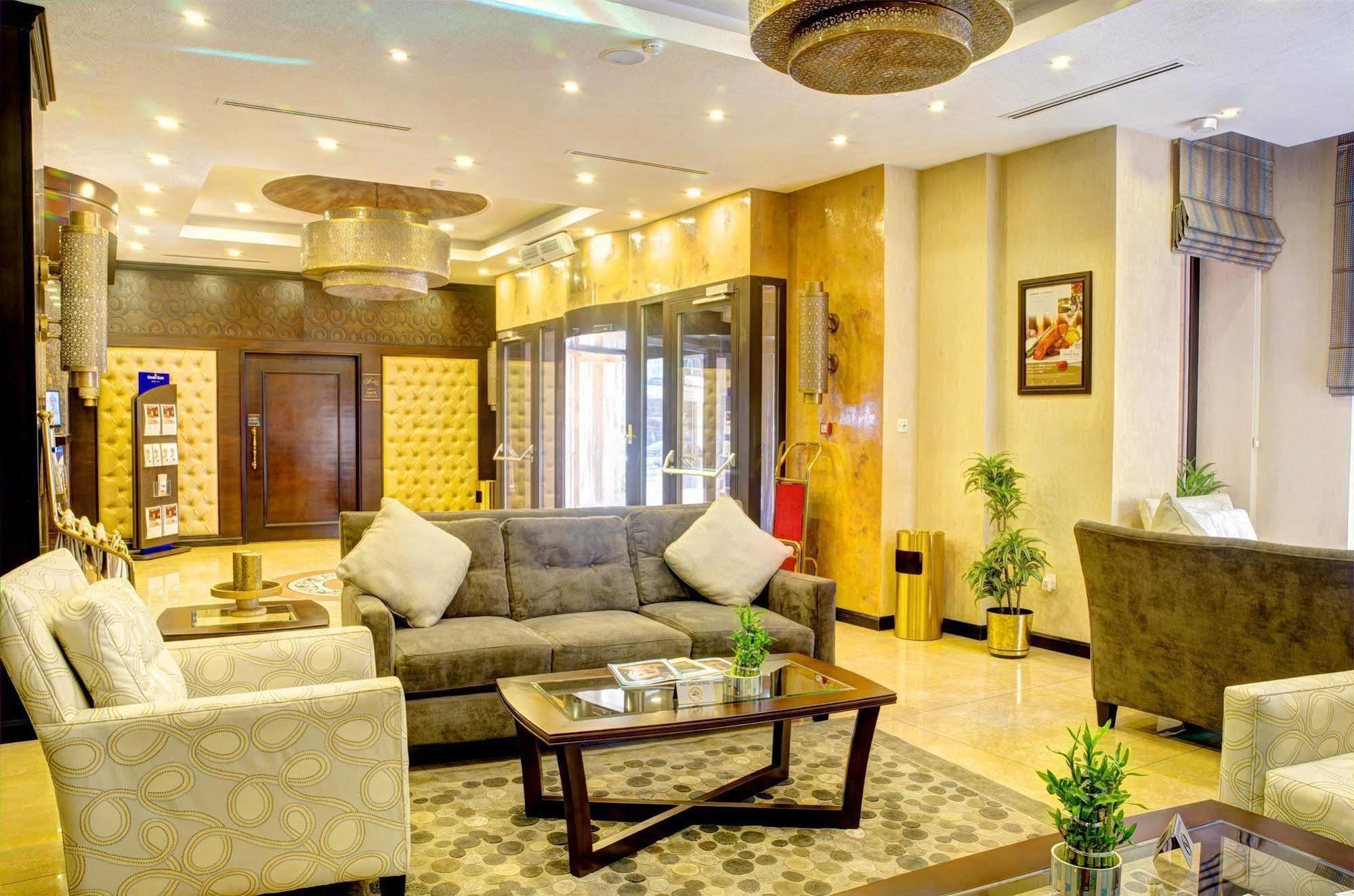 Hotel Ramada By Wyndham Bishkek Centre Zewnętrze zdjęcie