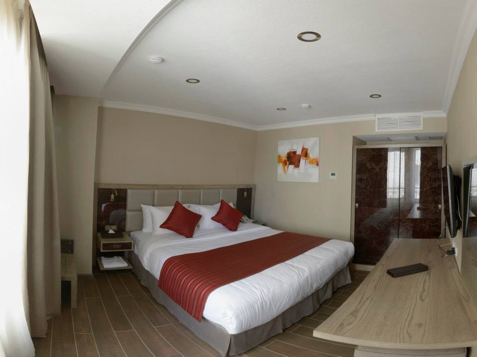 Hotel Ramada By Wyndham Bishkek Centre Zewnętrze zdjęcie