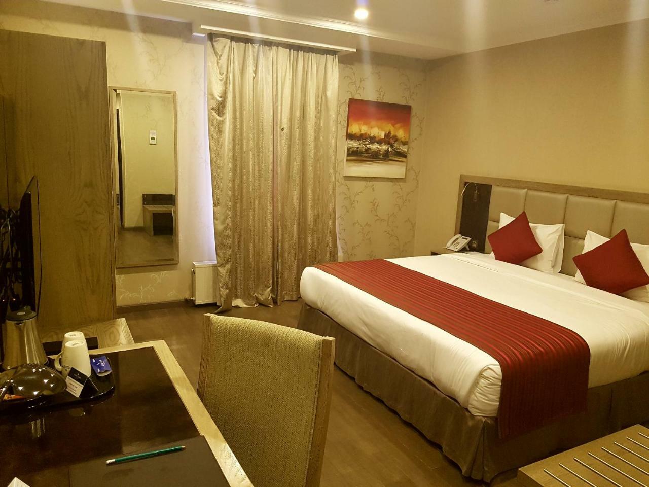 Hotel Ramada By Wyndham Bishkek Centre Zewnętrze zdjęcie