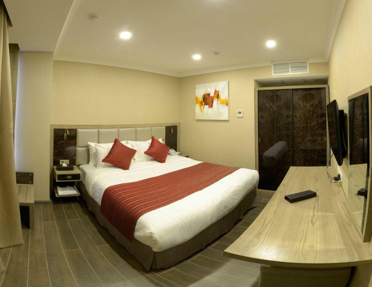 Hotel Ramada By Wyndham Bishkek Centre Zewnętrze zdjęcie