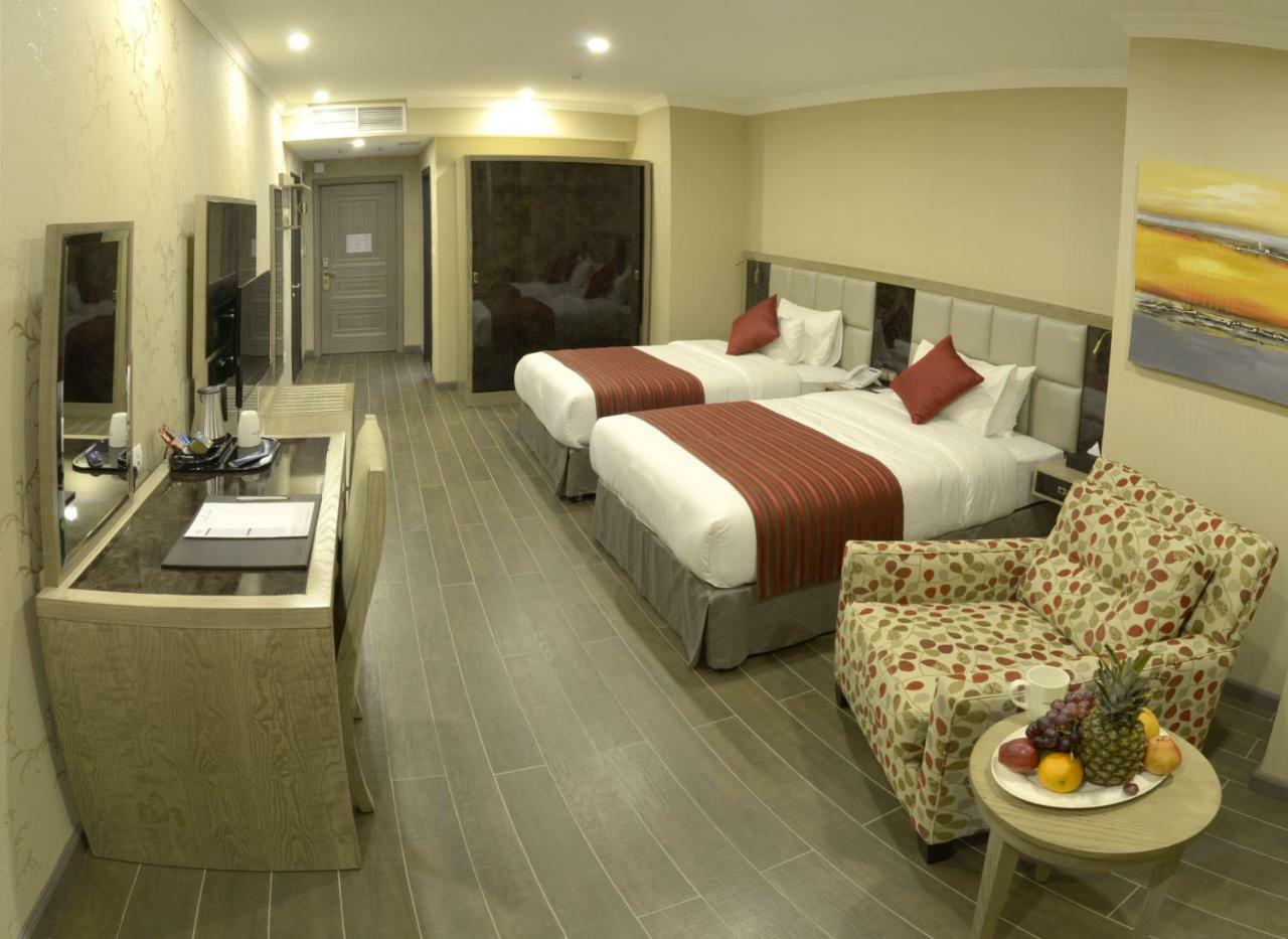 Hotel Ramada By Wyndham Bishkek Centre Zewnętrze zdjęcie
