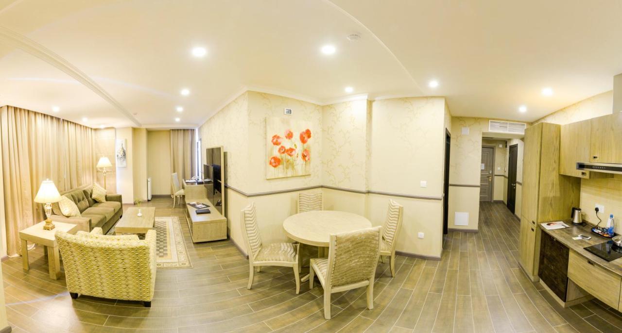 Hotel Ramada By Wyndham Bishkek Centre Pokój zdjęcie