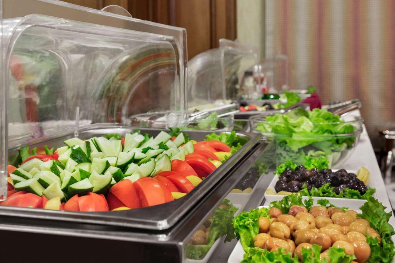 Hotel Ramada By Wyndham Bishkek Centre Zewnętrze zdjęcie