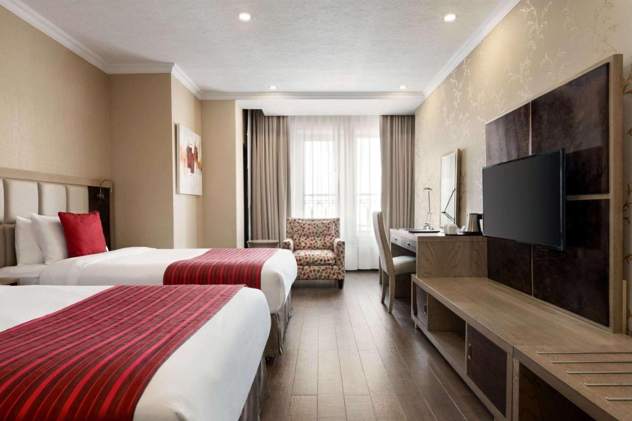 Hotel Ramada By Wyndham Bishkek Centre Zewnętrze zdjęcie