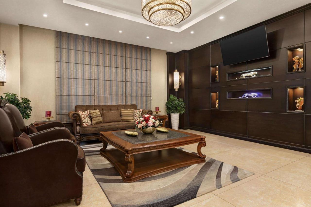 Hotel Ramada By Wyndham Bishkek Centre Zewnętrze zdjęcie