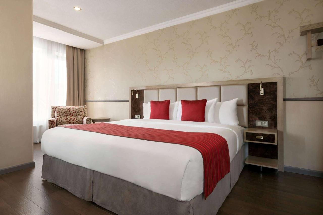 Hotel Ramada By Wyndham Bishkek Centre Zewnętrze zdjęcie