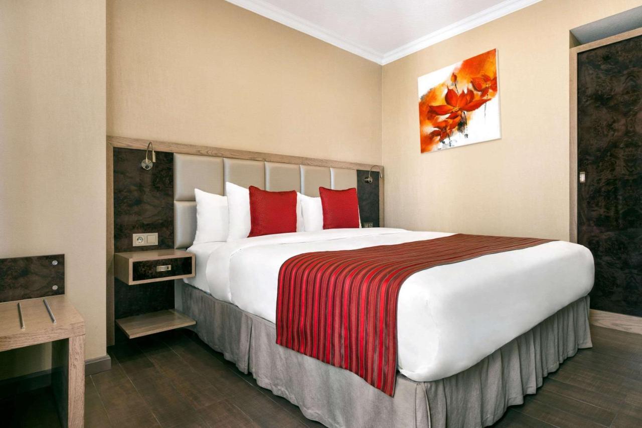 Hotel Ramada By Wyndham Bishkek Centre Zewnętrze zdjęcie