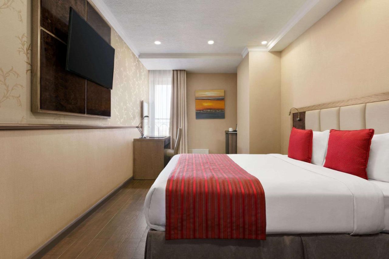 Hotel Ramada By Wyndham Bishkek Centre Zewnętrze zdjęcie