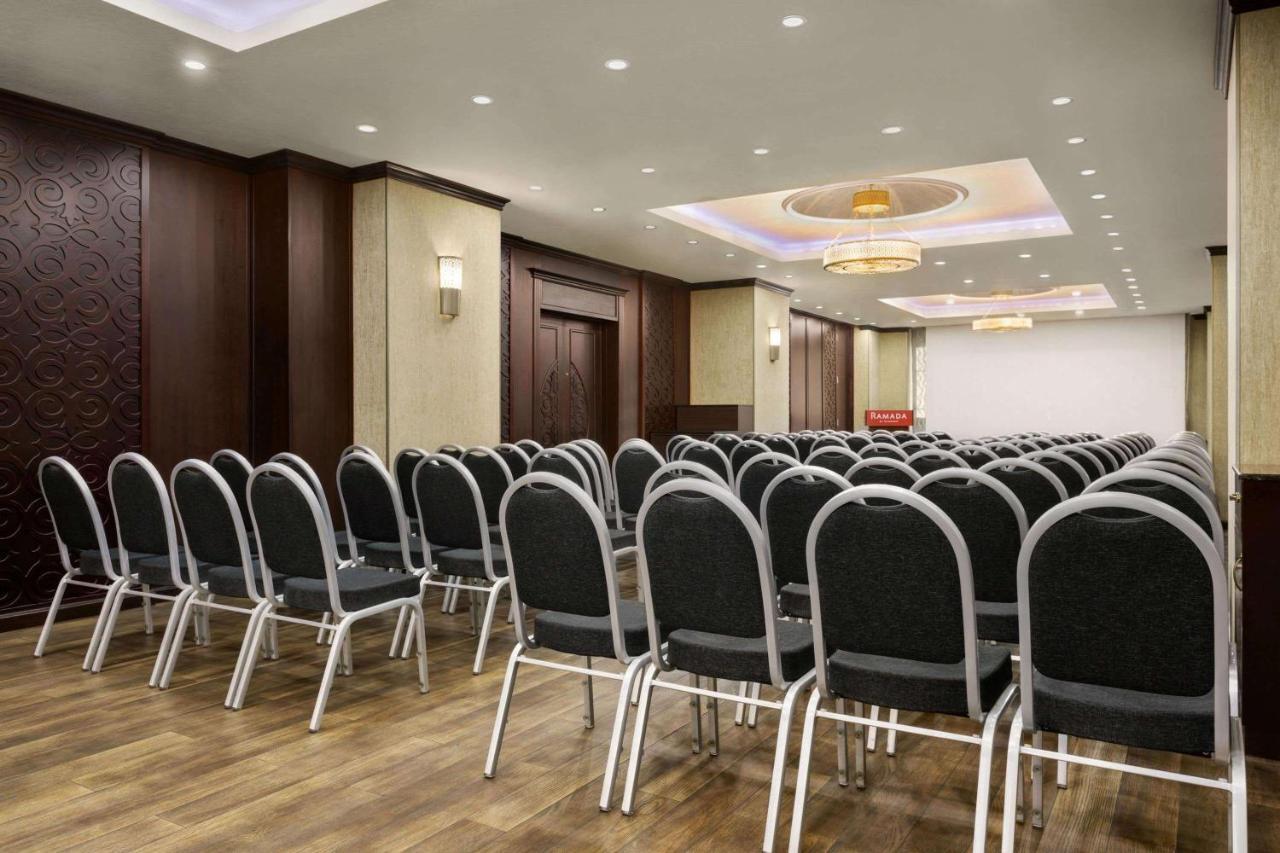 Hotel Ramada By Wyndham Bishkek Centre Zewnętrze zdjęcie