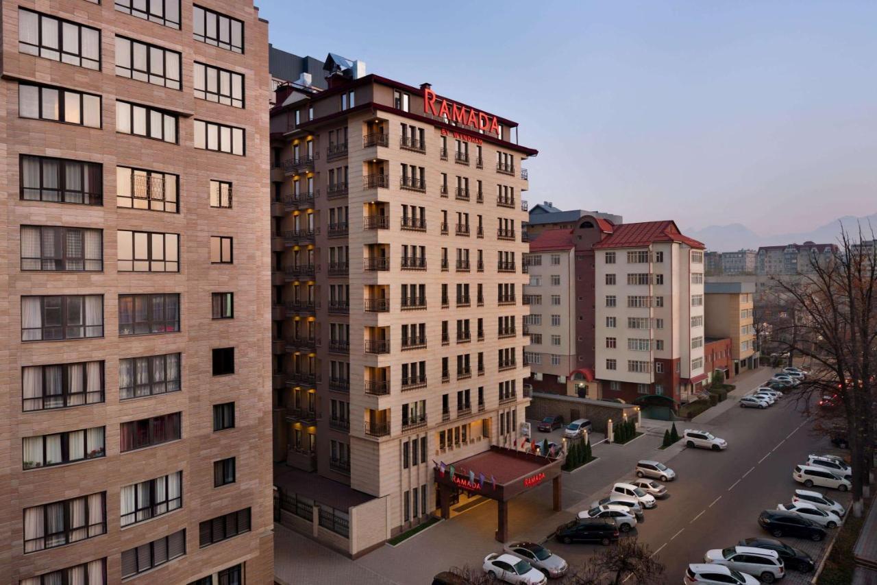 Hotel Ramada By Wyndham Bishkek Centre Zewnętrze zdjęcie