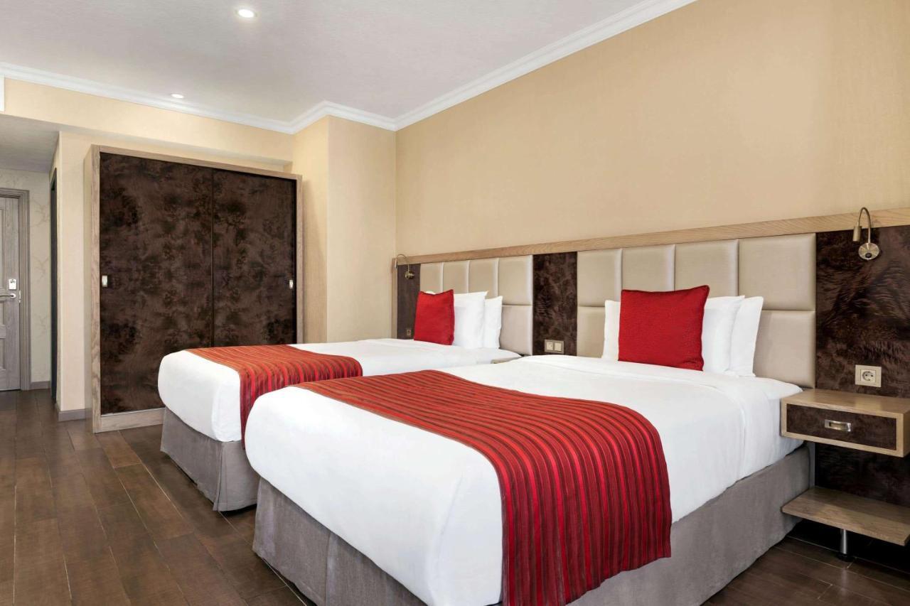 Hotel Ramada By Wyndham Bishkek Centre Zewnętrze zdjęcie