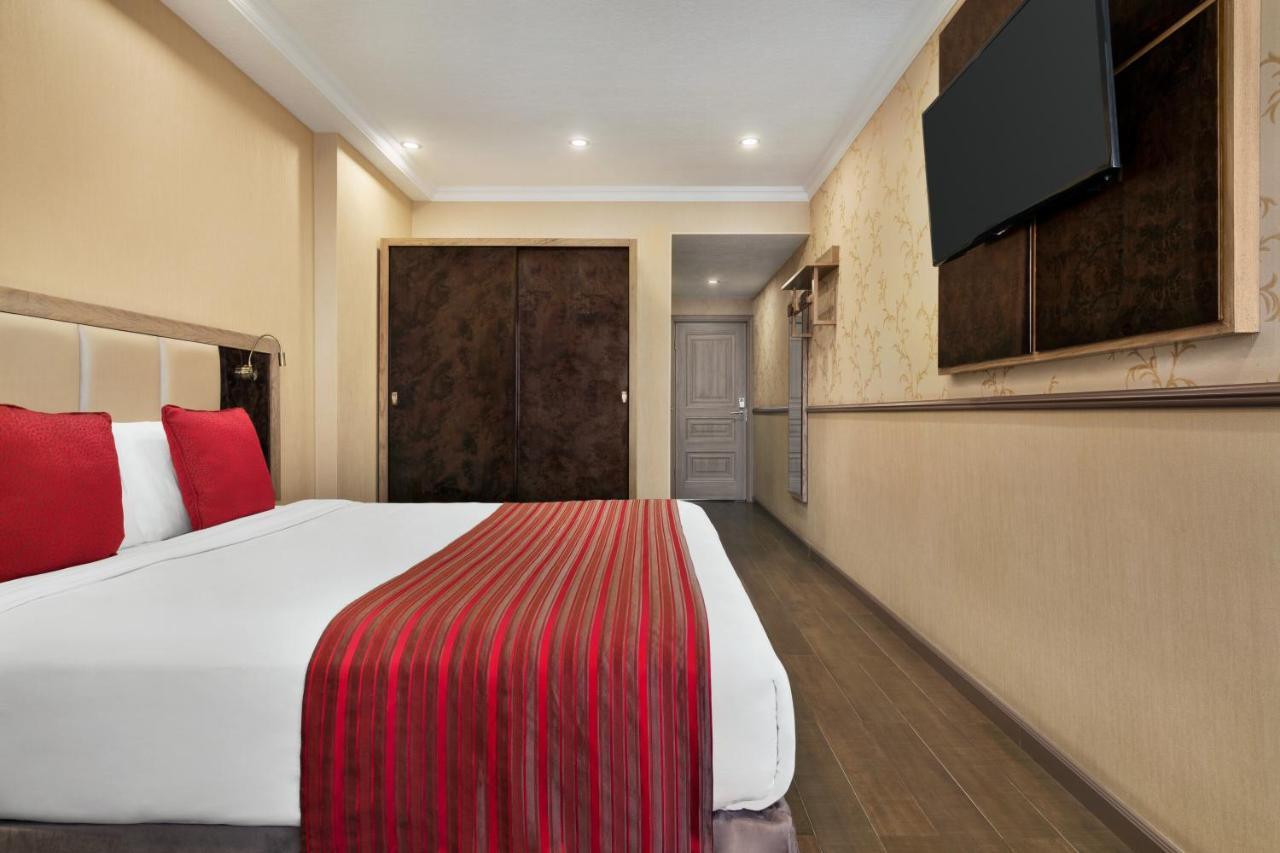 Hotel Ramada By Wyndham Bishkek Centre Zewnętrze zdjęcie
